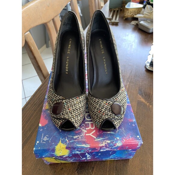 7M Chinese Laundry Cutie Open Toe Pump Tweed and Button Gray Women's Heels - Picture 4 of 7